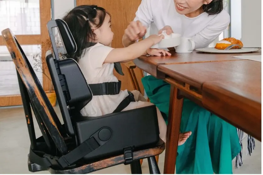 子ども用座席にインクルーシブチェアを採用！阪急電鉄が新たに開始する