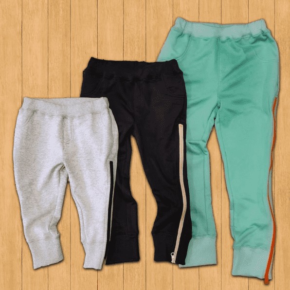サイドがファスナーになっているワニパンツ