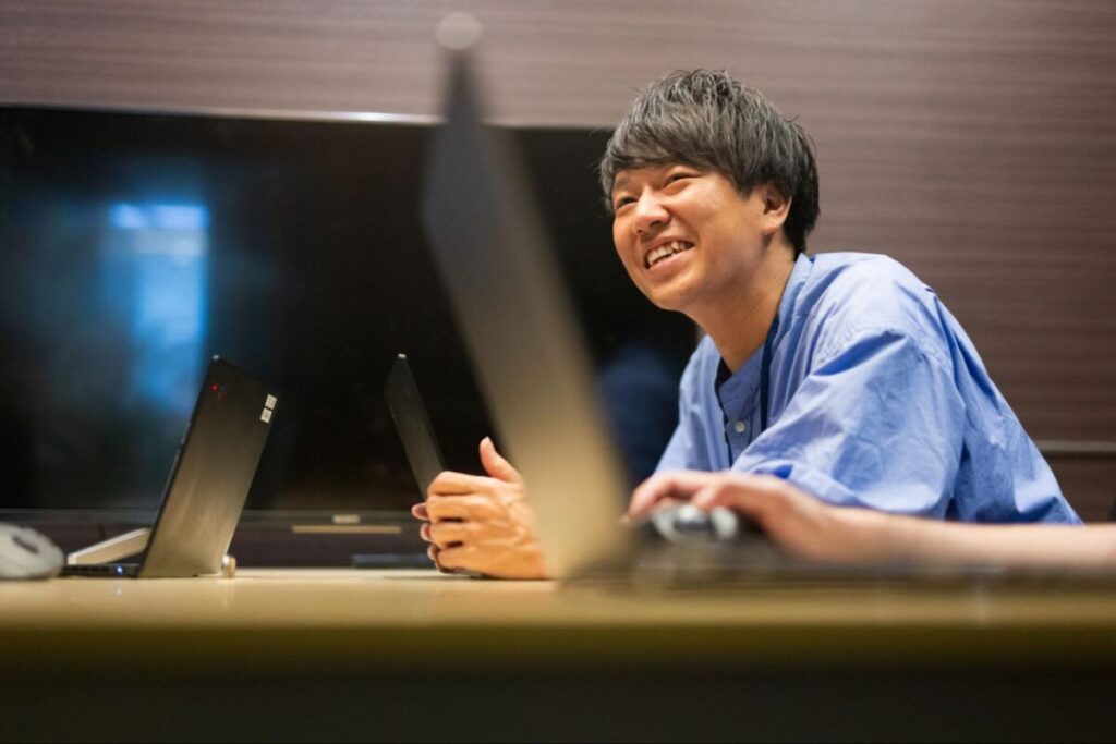 療育の現場に特化した連絡アプリ『コノベル』の事業責任者、柳田さんがお話しているところ