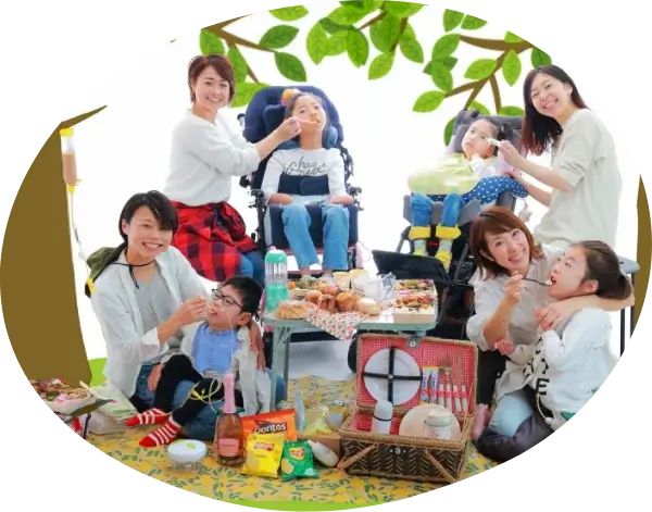 嚥下障害のある子どもとその親によるコミュニティ「スナックとろみ」の会員親子が集っている様子